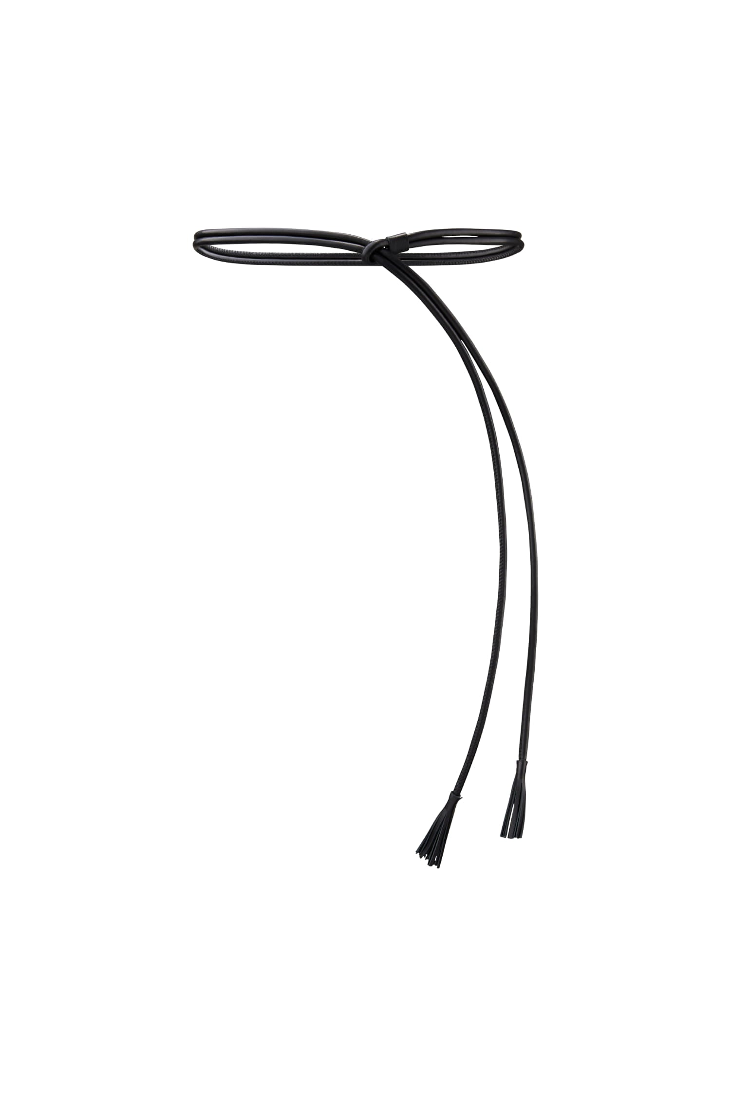 Packshot paska MAG NOLLY Renzi – czarny pasek ze skóry naturalnej z chwostami, minimalistyczna forma.