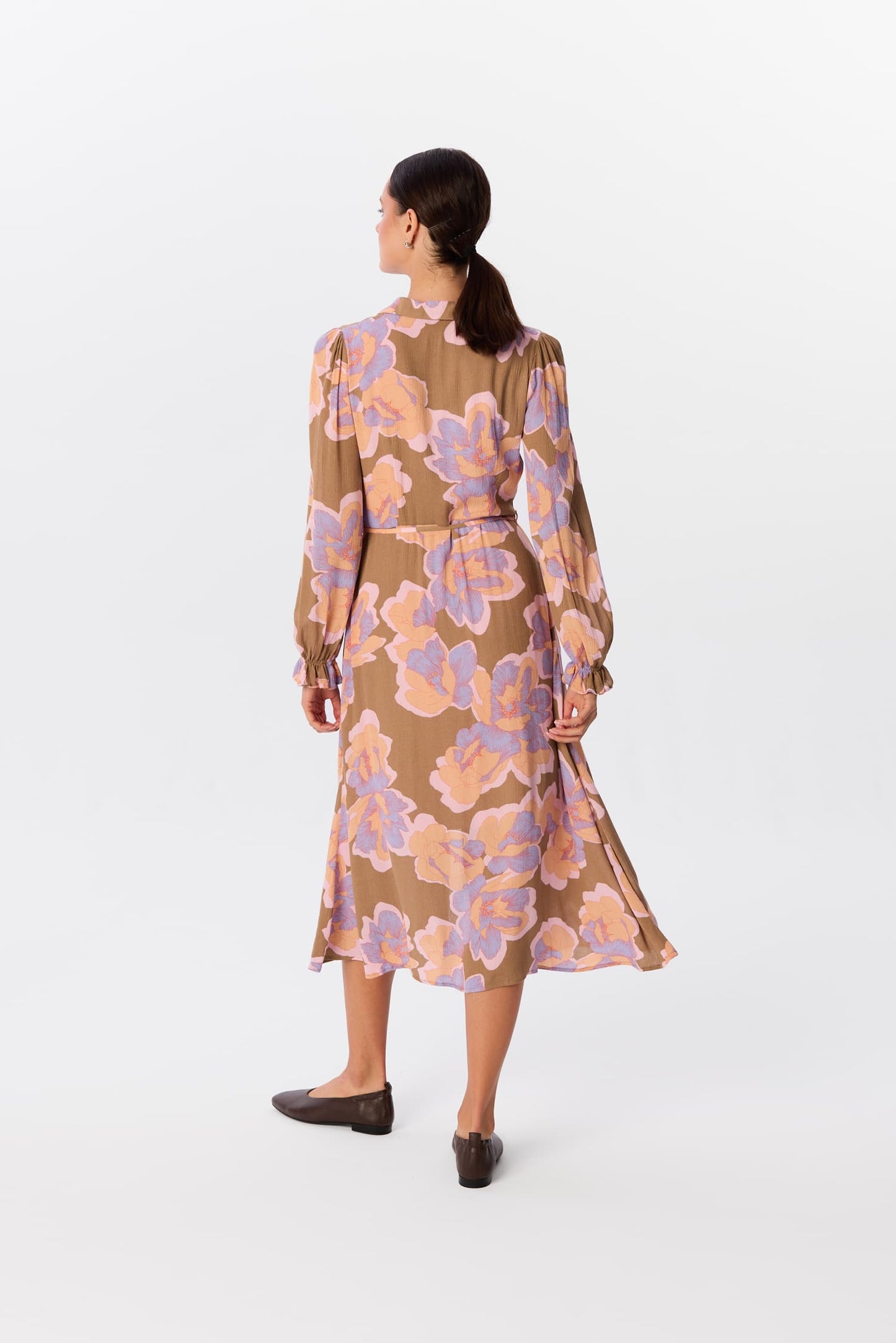 Sukienka midi Siena w print Florence Rust, widok z tyłu – MAG NOLLY