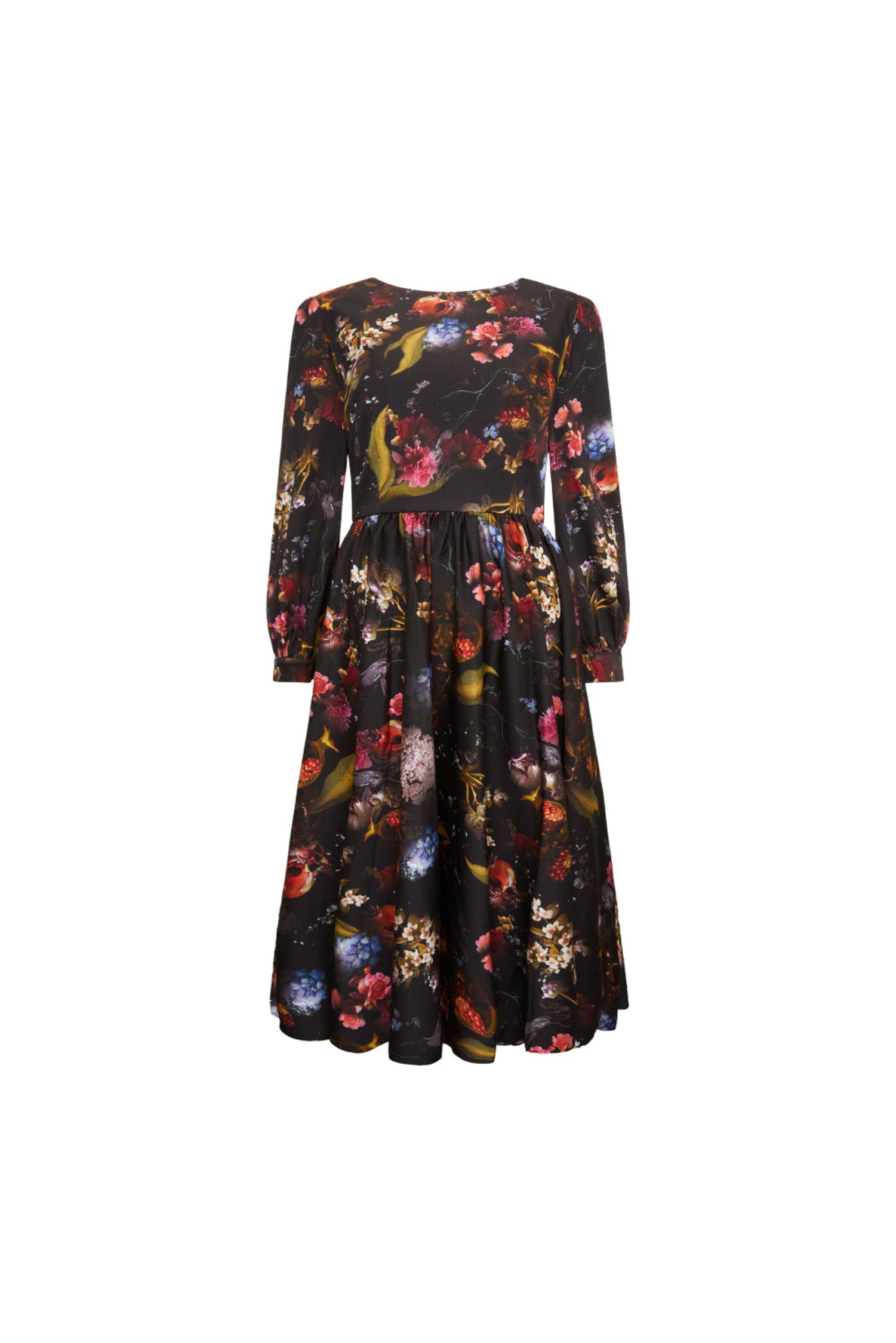 Packshot sukienki Leone z printem „Kolaż” – czarna sukienka midi z długim rękawem i rozkloszowanym dołem, MAG NOLLY.