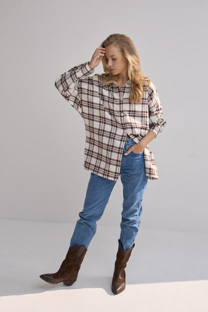 Koszula Vinci Mag Nolly – beżowo-brązowa kratka flanelowa, luźny krój one size, stylizacja z jeansami i kowbojkami